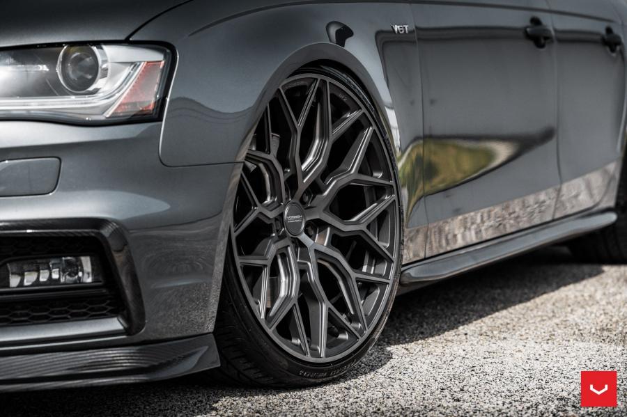 Детали экстерьера Audi S4 Sedan on Vossen Wheels (HF-2) 2018 года  (фото 6 из 22)